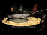 Preparing Indian snacks, Udaipur market