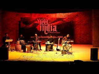 'Sun raha hai na tu' performed by Anil Mishra and the Band