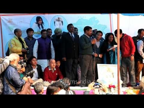 Arvind Kejriwal joins the protest against the killing of Nido Tania