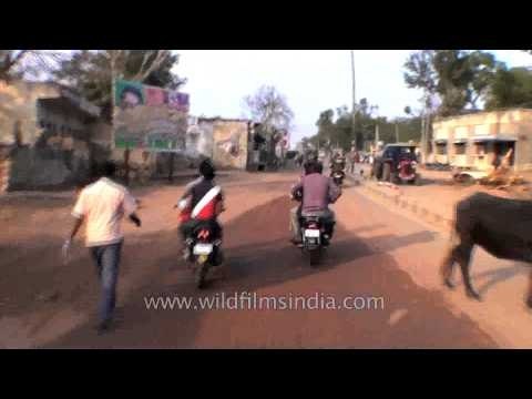 Passing through the congested streets of Dausa
