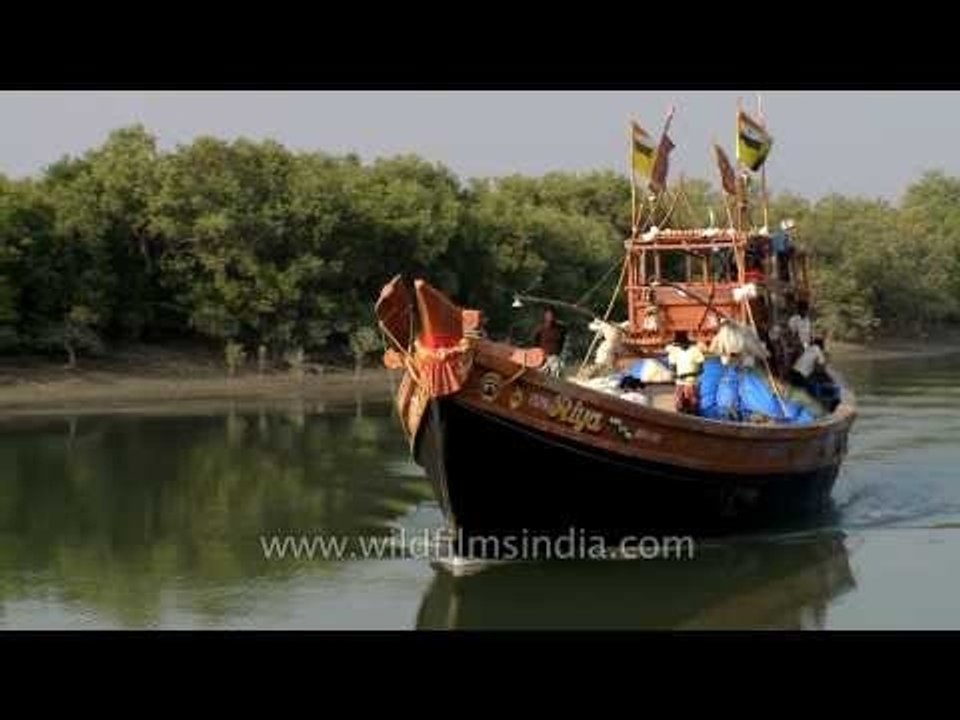Boat Setting off from Fazerganj harbour