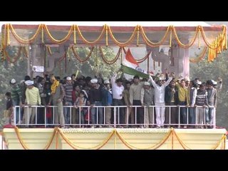 Kejriwal takes over Delhi after oath at Ramleela Maidan