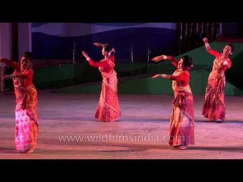 Bihu dance presented at Sangai Fest 2013