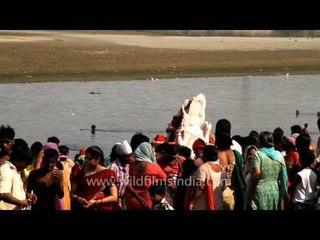 Huge statue of Ganesh being carried out for Visarjan