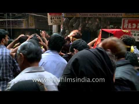 Shia muslims mourning while walking through the lanes of Kashmere Gate