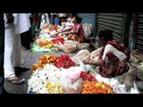 Kolkata: Street Stalls of Colourful Flowers during Durga Puja