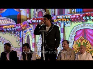 Shailesh Lodha cracks a joke, and audience can't stop laughing