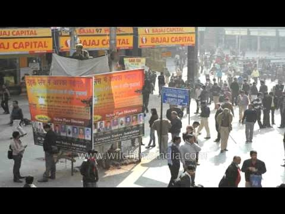 Police keeping check in Nehru Place - Time Lapse