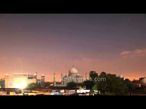 Time Lapse - Clouds wandering over the Taj Mahal