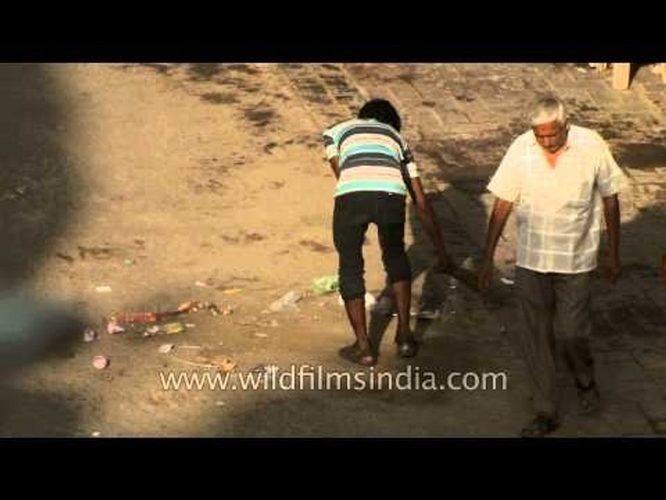 Road cleaning at New Delhi