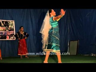 "Raat ka sama jhoome chandrama" performed by a girl from Rung tribe