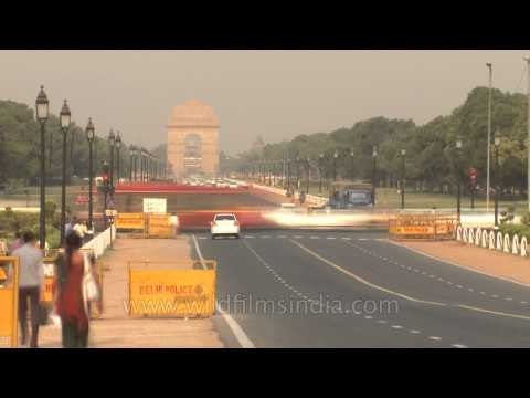 Time lapse of traffic around India gate