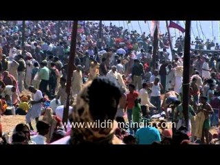 Maha Kumbh: lakhs throng confluence of Ganga and Yamuna