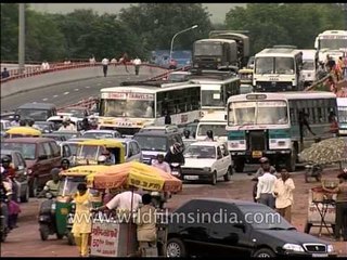 Tractor pulling water tanker in Delhi