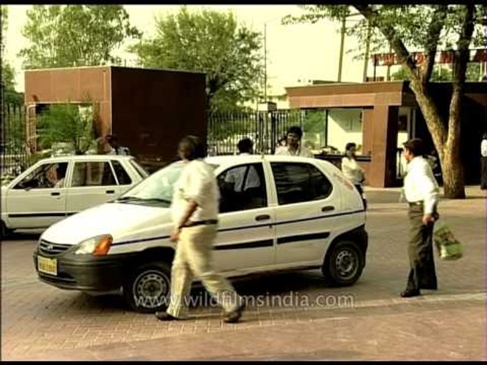 BPO cab drops off its call center occupants in Gurgaon