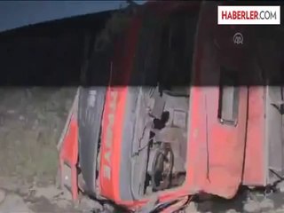 İtfaiye aracı şarampole devrildi: 3 ölü -