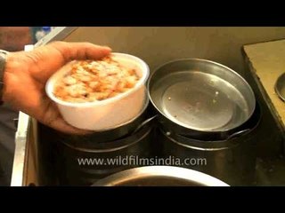 Bhel puri : A spicy puffed rice dish common around Delhi