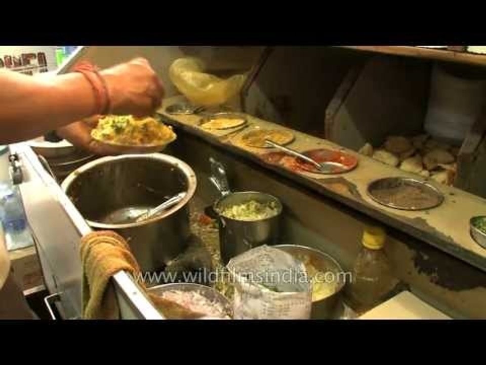 How Bhelpuri is made!