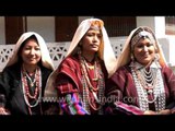 Rung women in traditional attire