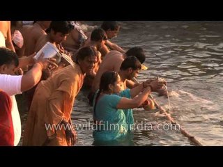Devotees paid obeisance at Varanasi Ghat on the occasion of Maha Shivratri