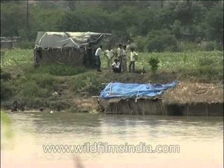 Yamuna flood submerging huts in Delhi