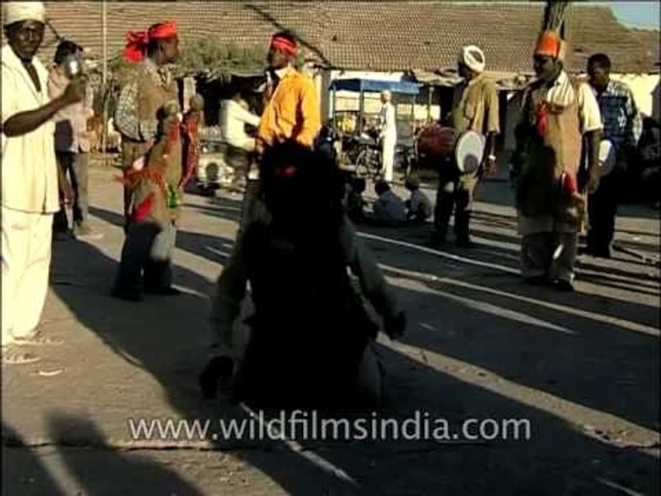 India Siddhi dancer gets shaky!