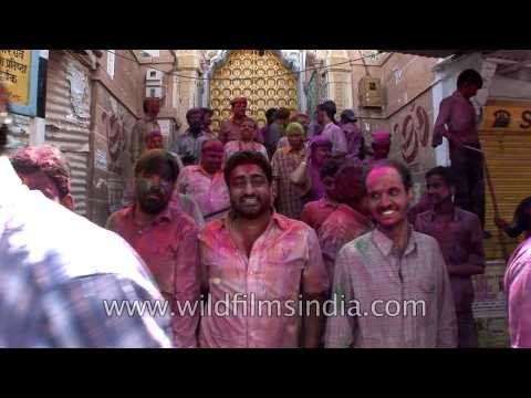 People singing Holi bhajans on the streets of Jodhpur