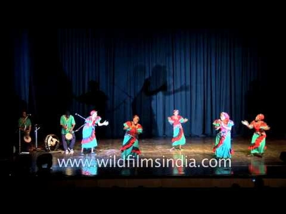 "Aka Kwacha" national dance troupe from Malawi at the Africa Festival, Delhi