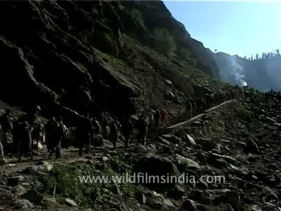 Pilgrims move ahead towards Amarnath cave shrine