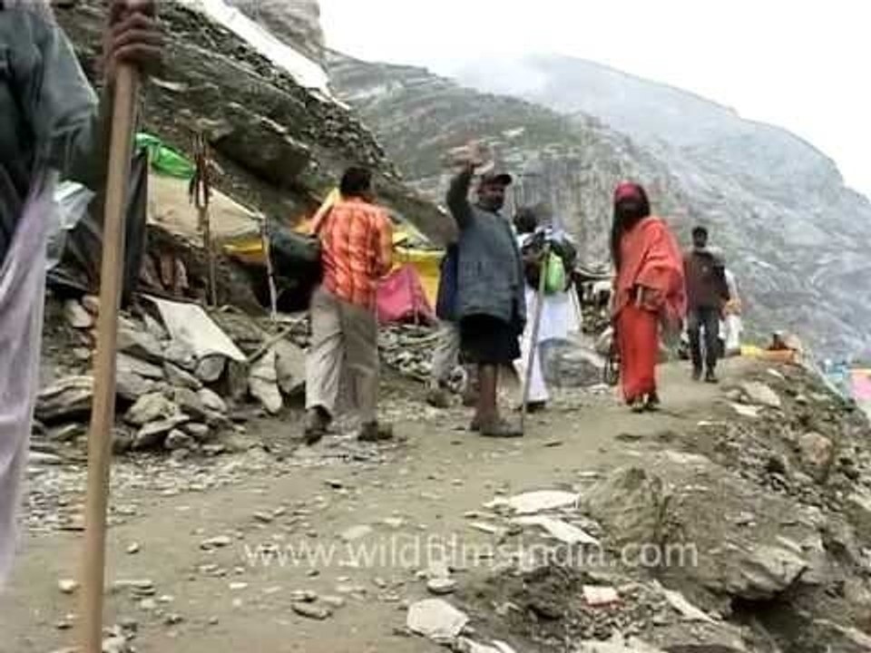 Pilgrims heading towards Amarnath shrine