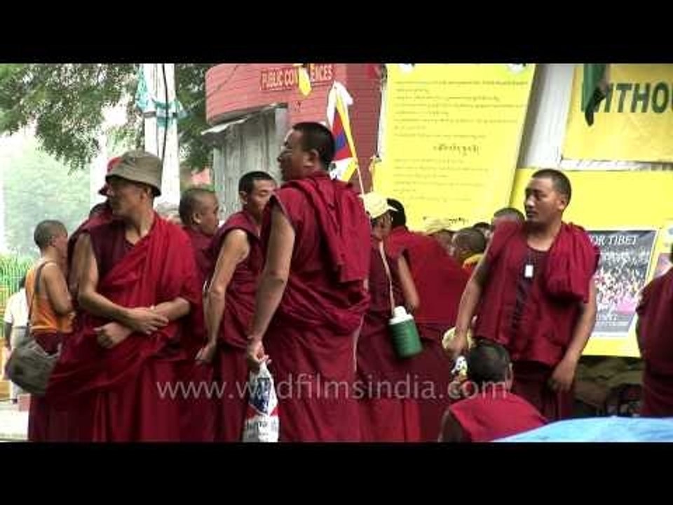 Monks on an indefinite fast for Tibet