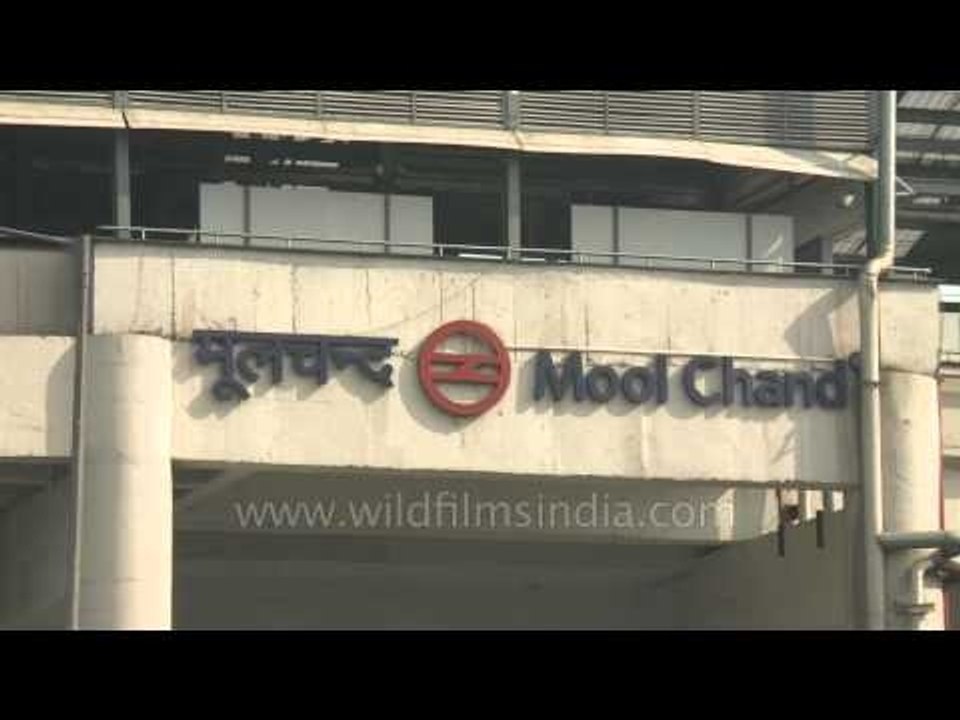 Entrance to Moolchand Metro station