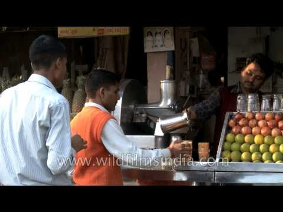 Freshly squeezed orange juice on the streets of Delhi