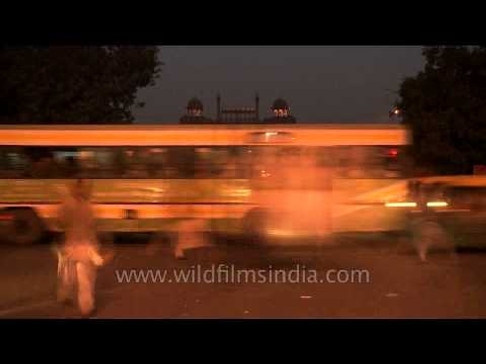 Stunning time lapse of Delhi traffic at Red Fort!