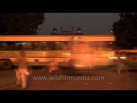 Stunning time lapse of Delhi traffic at Red Fort!