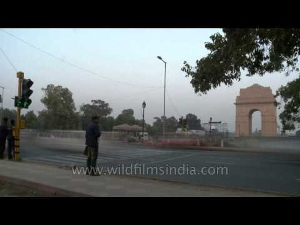 Watch Delhi get dark before your eyes! Traffic...