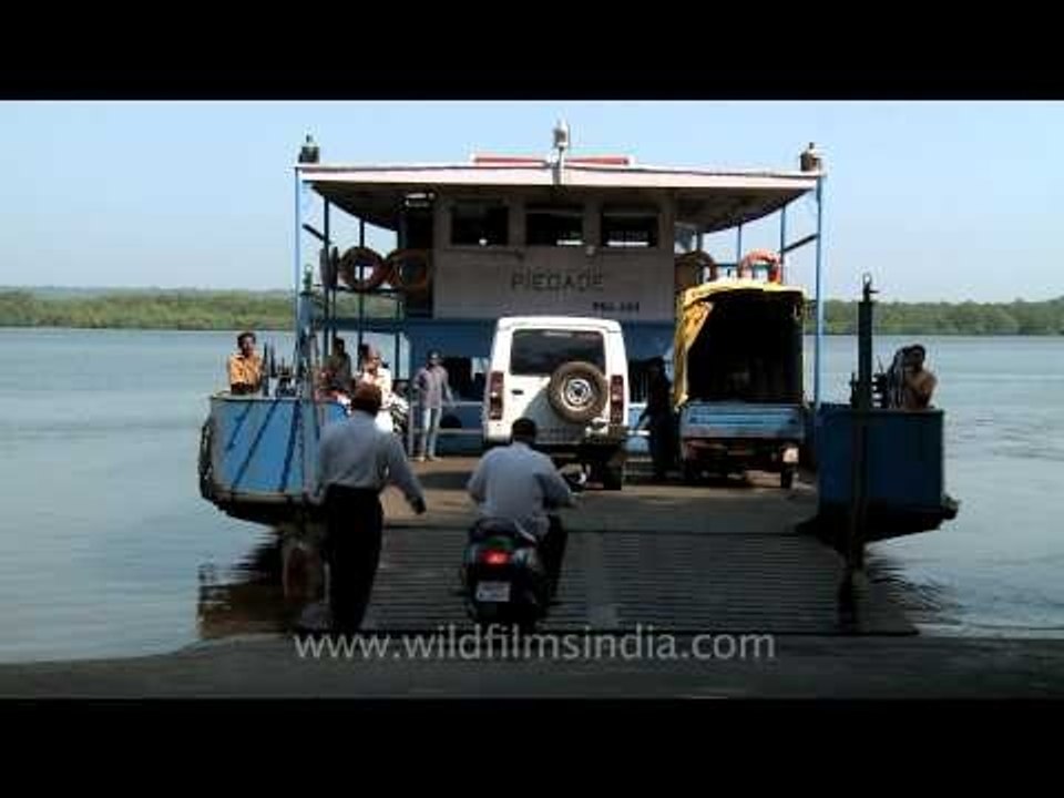 Loading vehicles to a ferry boat in Goa