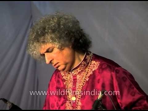 Pandit Shiv Kumar Sharma performing in India