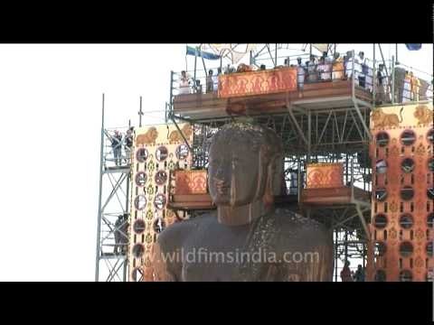 Worshipping lord Bahubali at Shravanabelagola pilgrimage site!