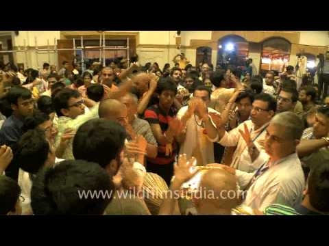 ⁣Lord Krishna's devotees in Iskcon mandir with sadhu and aarti
