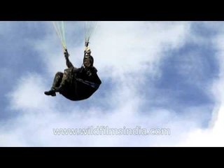 Parasailing sport for Indian army men!