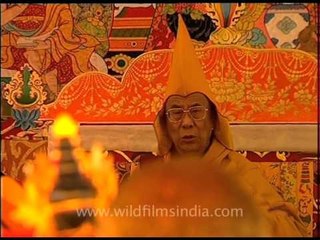 Dalai Lama sermonises to audience of Buddhist monks