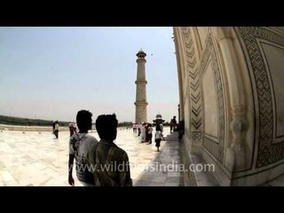Fish eye lens on the Taj Mahal exterior!