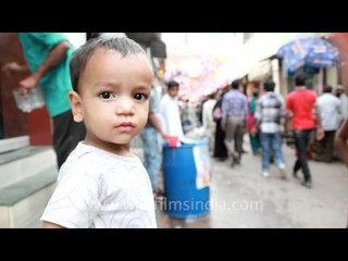 A tiny traveller drinks water while going to the Taj Mahal!