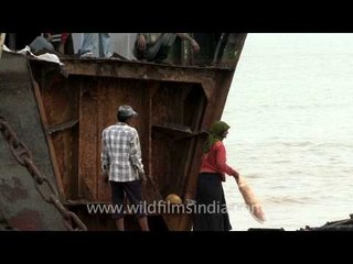 Alang - Exxon Valdez is coming here to be cut to pieces!