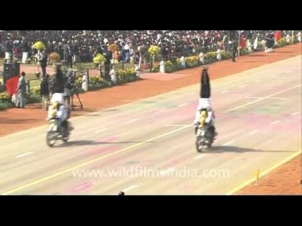 Breathtaking feat on motorcycles by Indian Army soldiers!