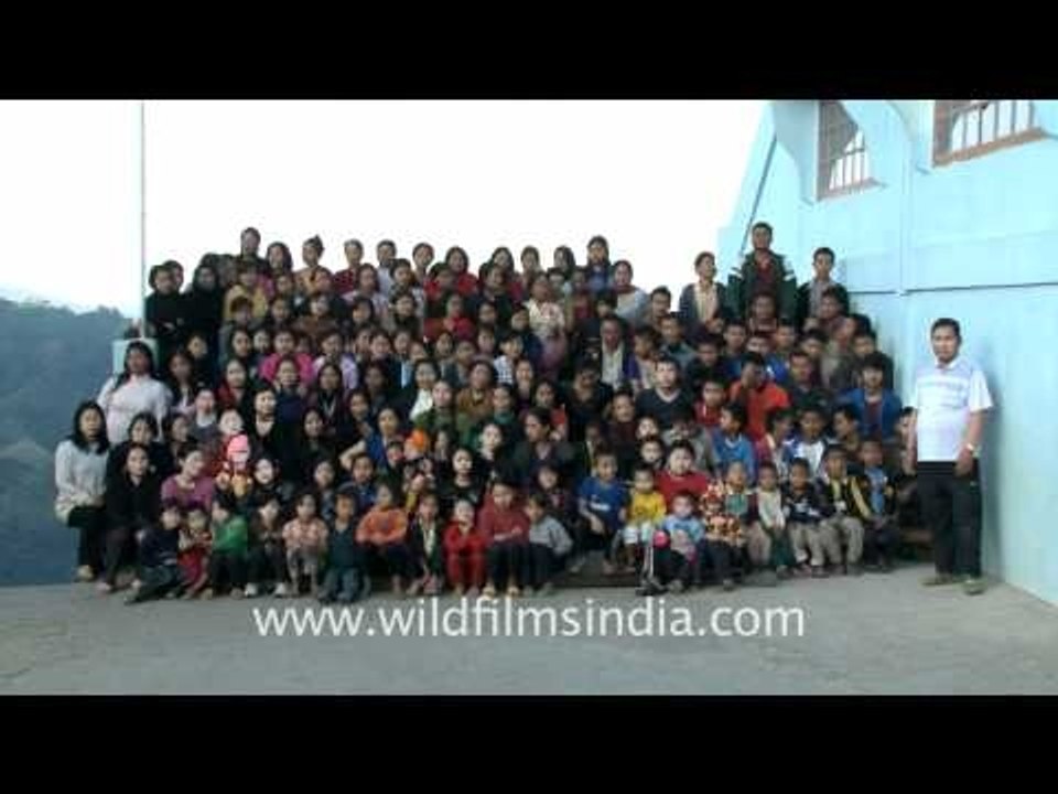 Family portrait - World's largest family!