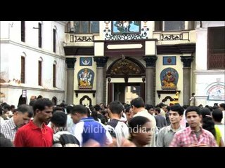 Crowd at the entrance to Pashupatinath Temple