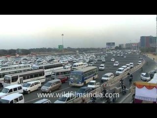 Vehicles line up at Delhi Gurgaon E-way toll plaza