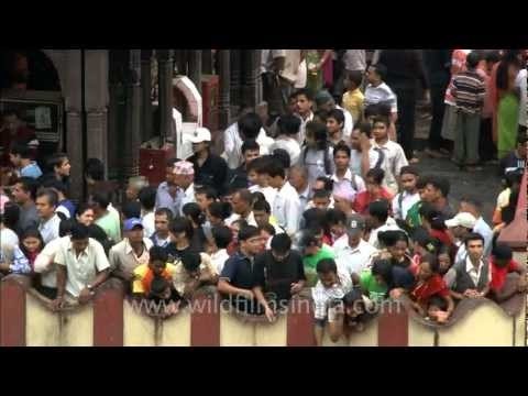Hindu devotees at Pashupatinath Temple, Kathmandu, Nepal